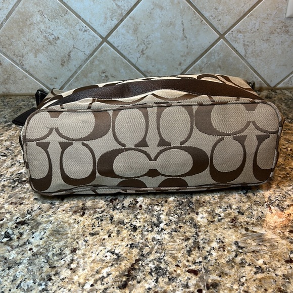 Coach Brown Signature canvas with Leather Hobo Shoulder Bag. - Picture 4 of 15